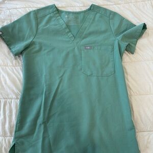 Figs Women’s V-Neck Scrub Top in Mint Green